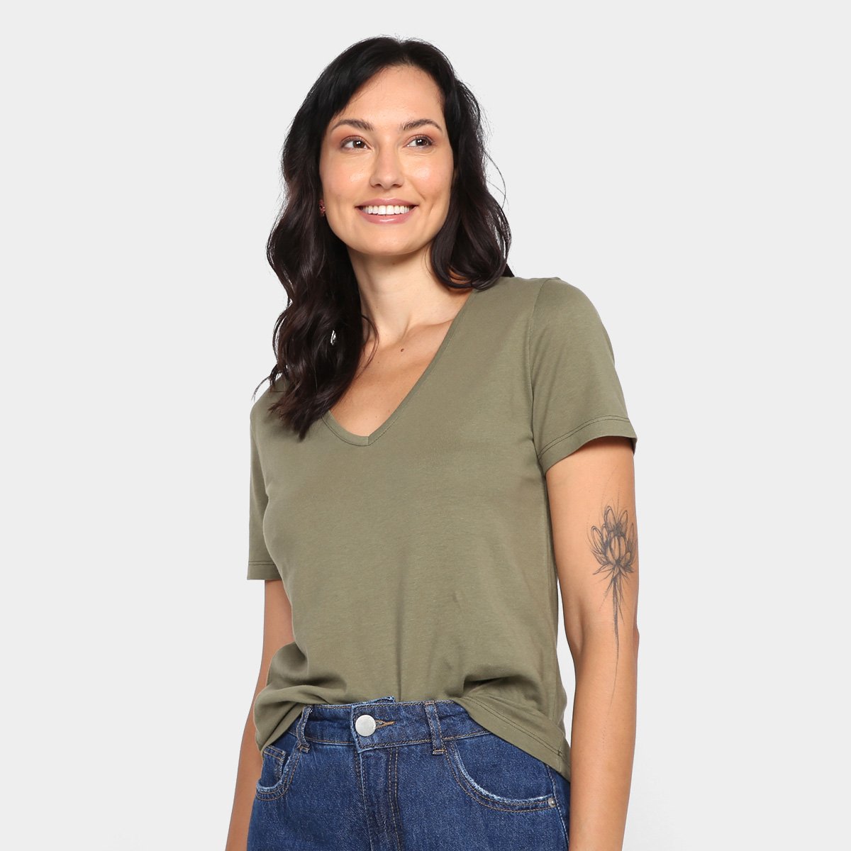 Camiseta Manga Curta Hering Gola V Feminina - Verde Menor preço em Camiseta Manga Curta Hering Gola V Feminina - Verde
