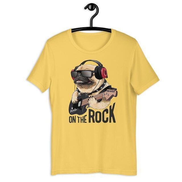 Camiseta Masculina Dog Pug on The Rock