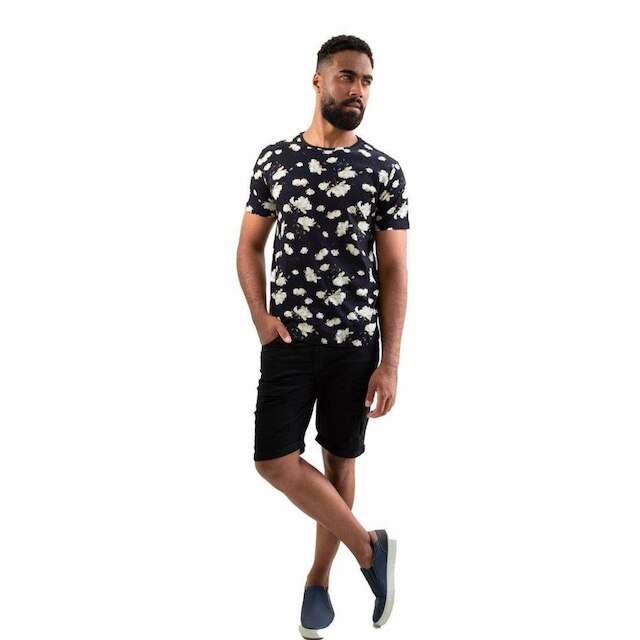 Camiseta Masculina Ixória Básica Estampada Floral Preta