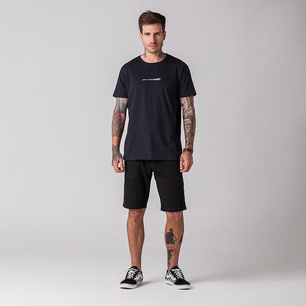 Camiseta Masculina Preta Estampa Rock e Soda