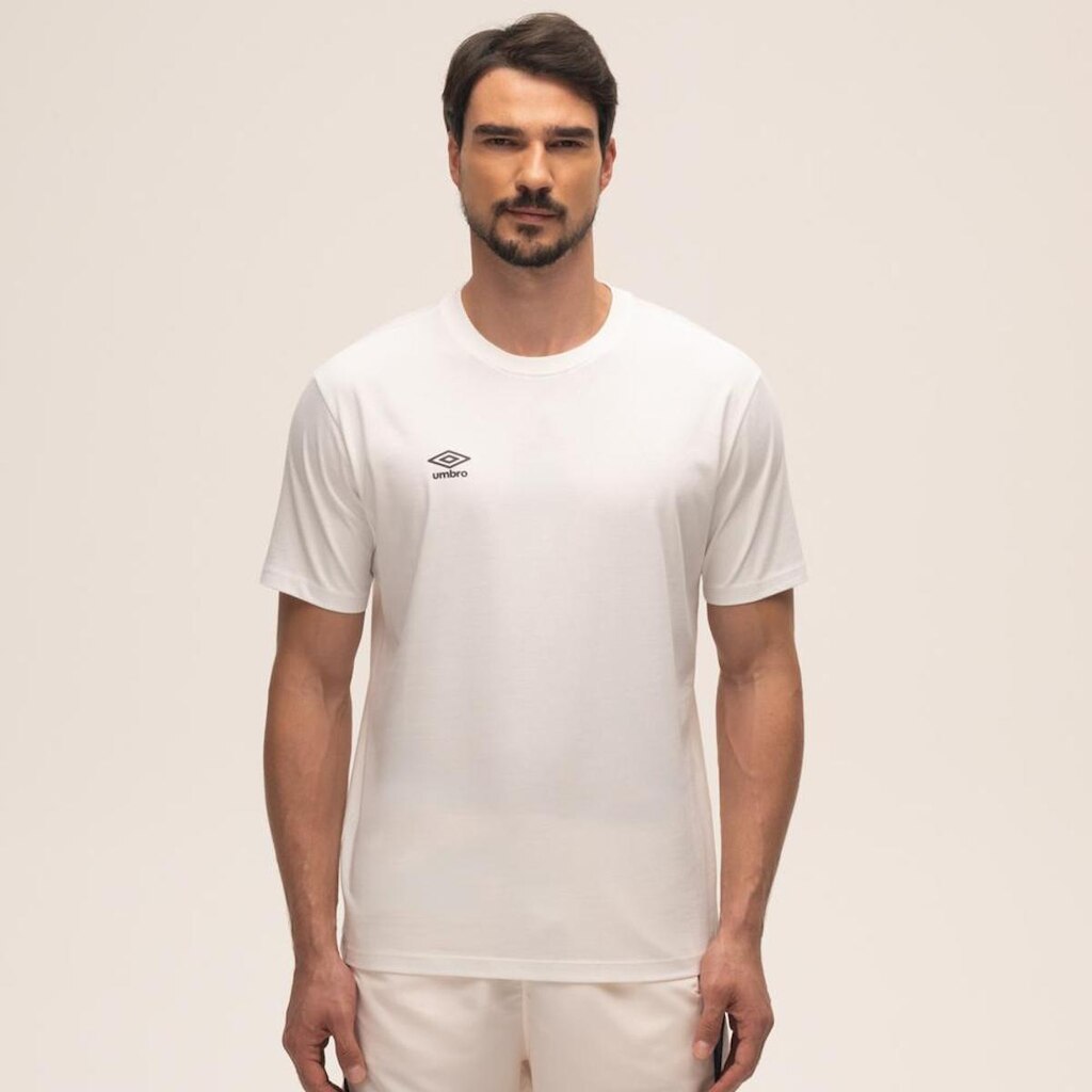Camiseta Masculina Umbro Beyond The Pitch