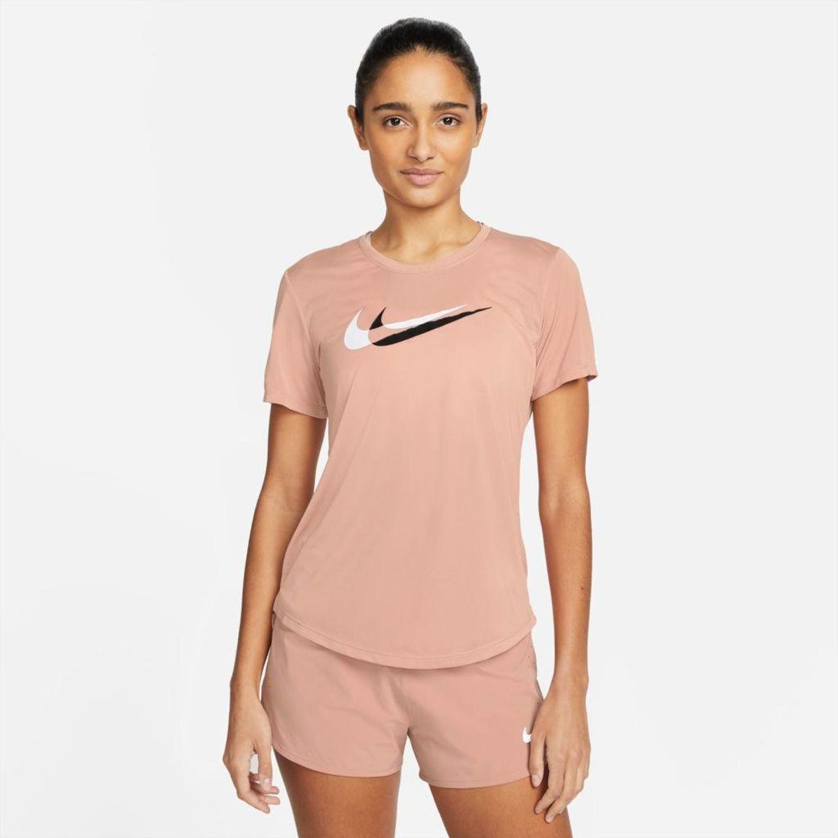 Camiseta Nike Dri-FIT Swoosh Run Feminina - Marrom Menor preço em Camiseta Nike Dri-FIT Swoosh Run Feminina - Marrom