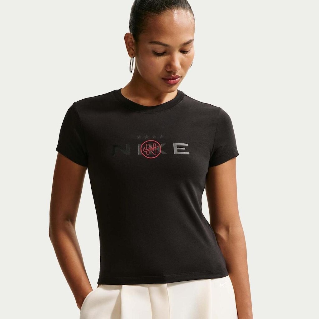 Camiseta Nike Sportswear Chill Knit Feminina