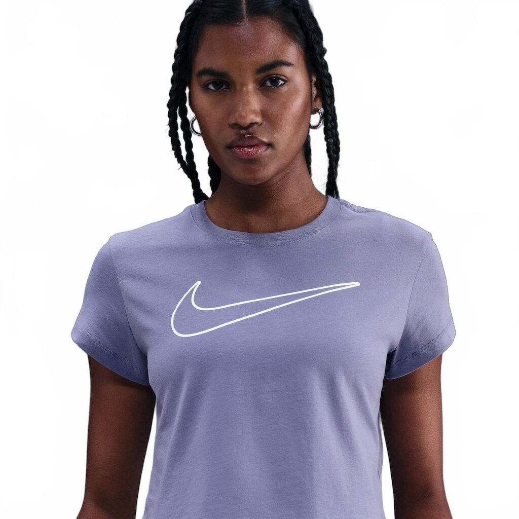 Camiseta Nike Sportswear Club Feminina