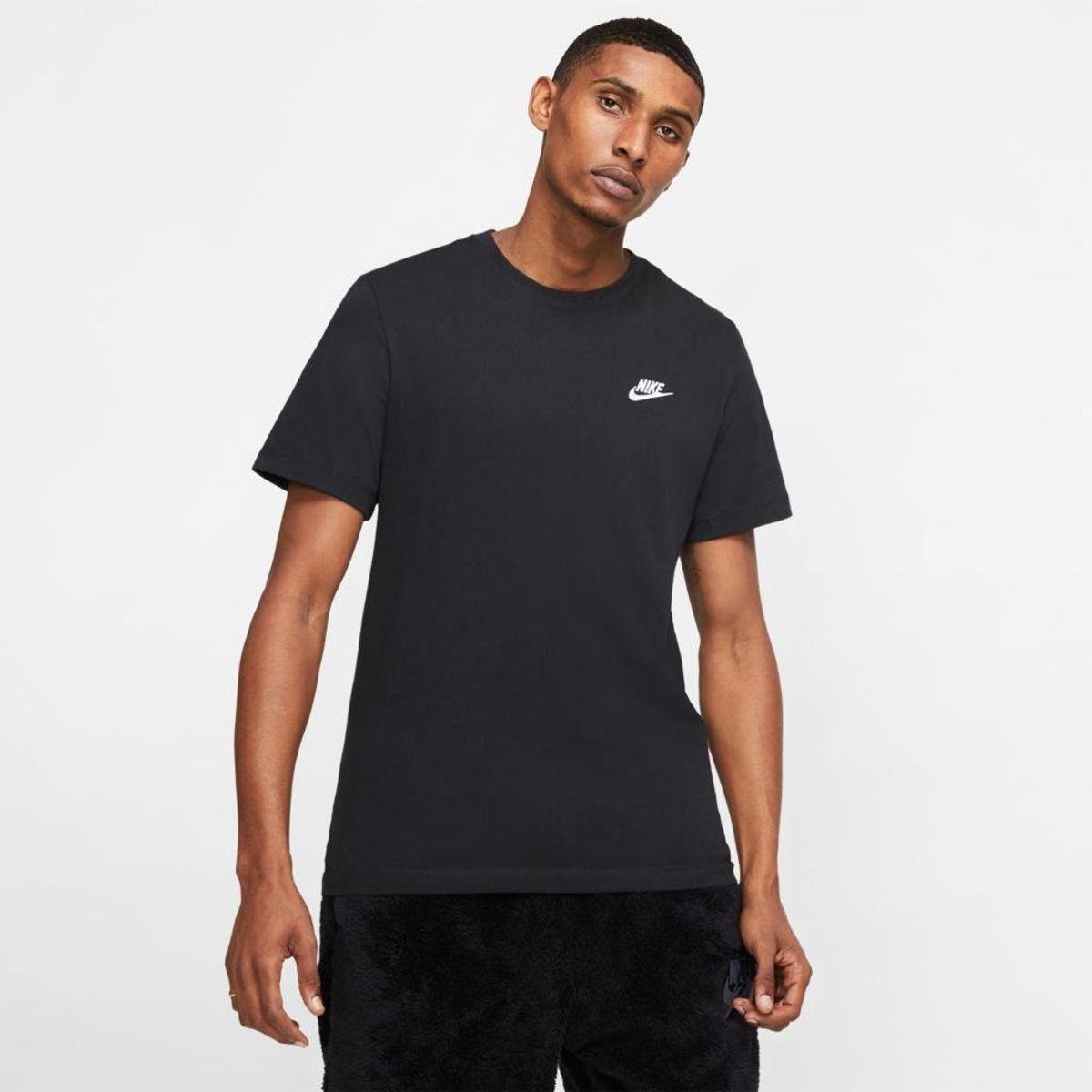 Camiseta Nike Sportswear Club Masculina - Preto Menor preço em Camiseta Nike Sportswear Club Masculina - Preto
