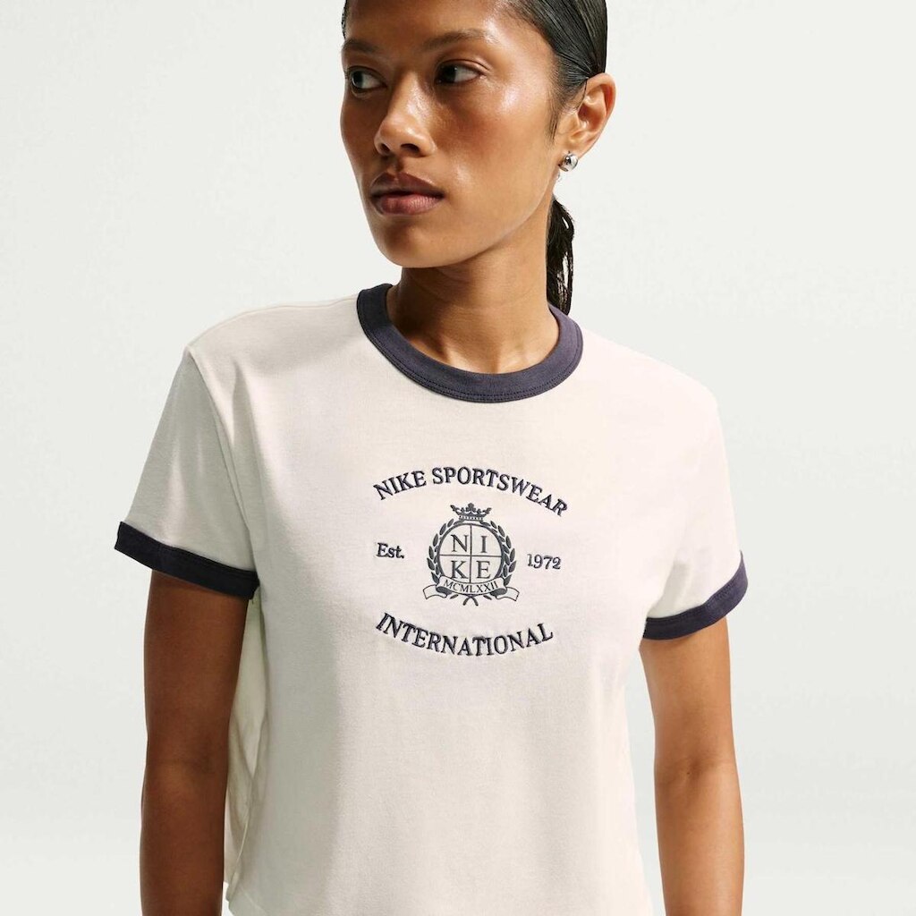 Camiseta Nike Sportswear Club Ringer 28 Feminina