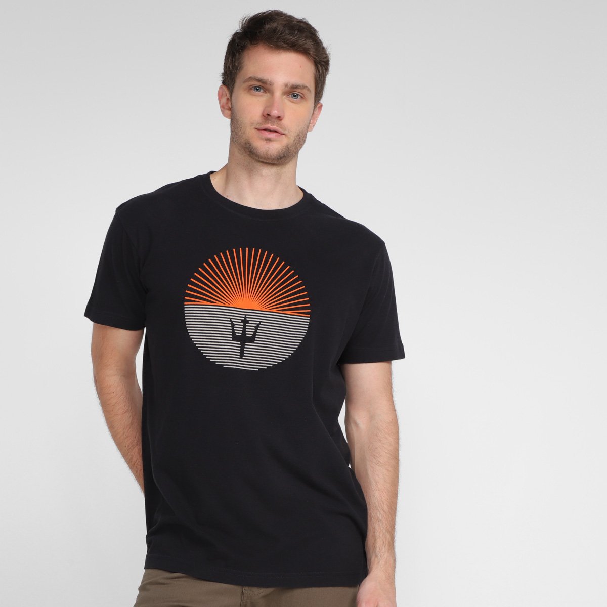 Camiseta Osklen Vintage Sun Listras Masculina - Preto Menor preço em Camiseta Osklen Vintage Sun Listras Masculina - Preto