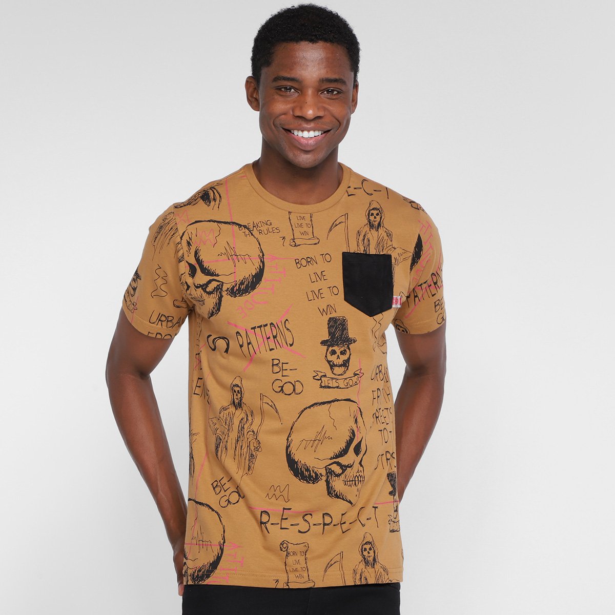 Camiseta Overcore Estampada Bolso Masculina - Bege Menor preço em Camiseta Overcore Estampada Bolso Masculina - Bege