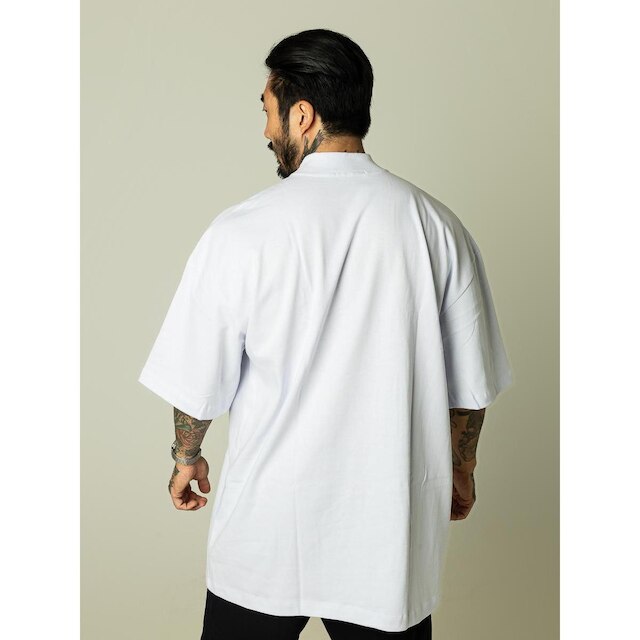 Camiseta Oversized Gola Alta Signature