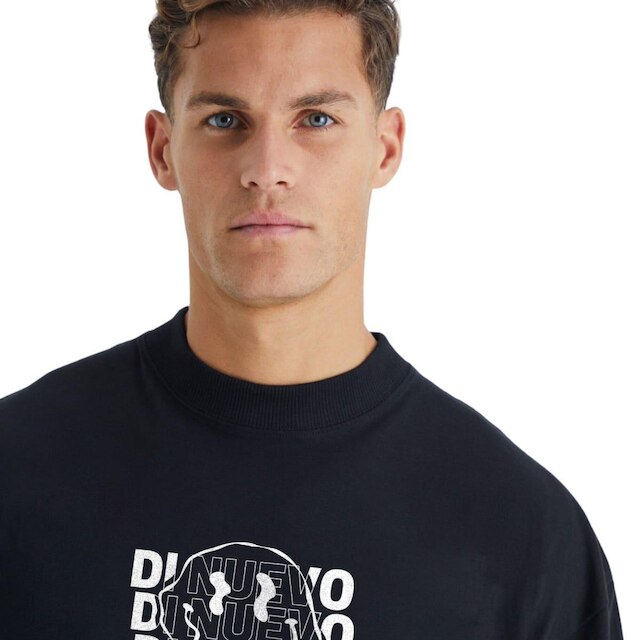 Camiseta Oversized Gola Alta Smile DNV Preta