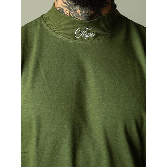 Camiseta Oversized Gola Alta Verde Musgo Details