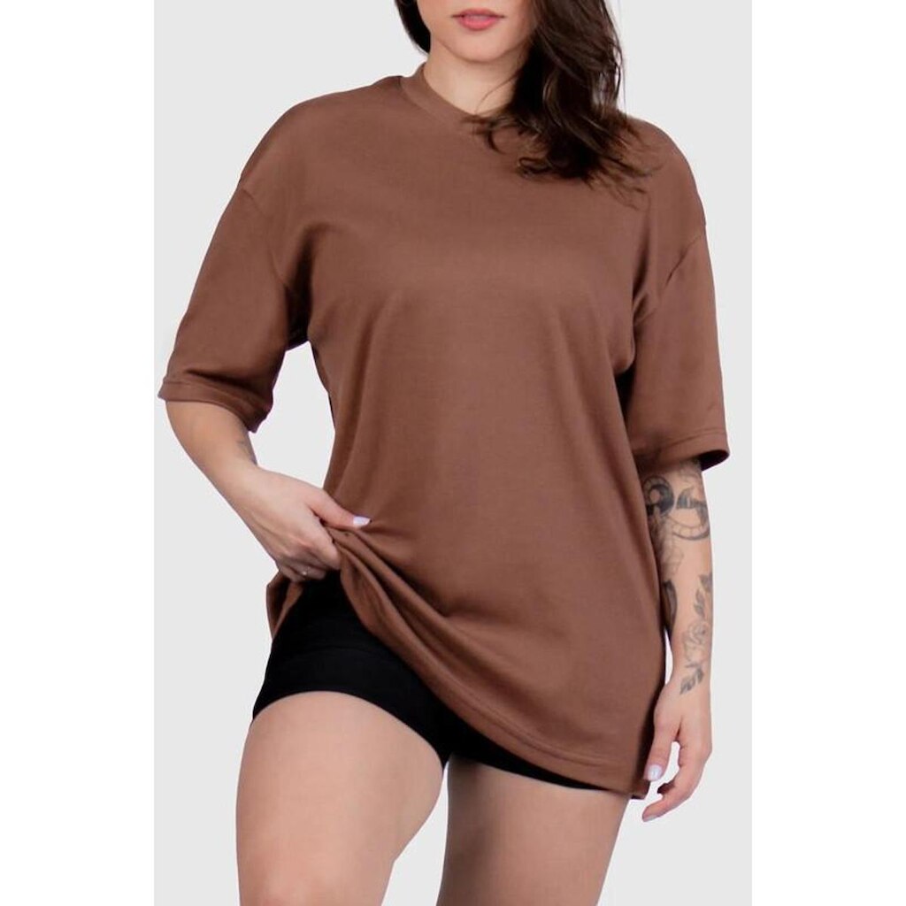 Camiseta Oversized Lisa Feminina Perfeita Para Quem Gosta de Liberdade e Estilo - Marrom