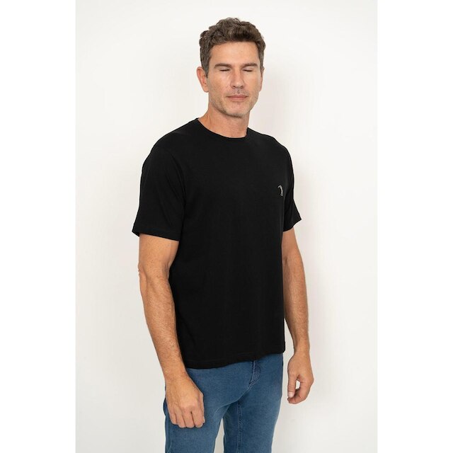 Camiseta Preta Lisa Aleatory