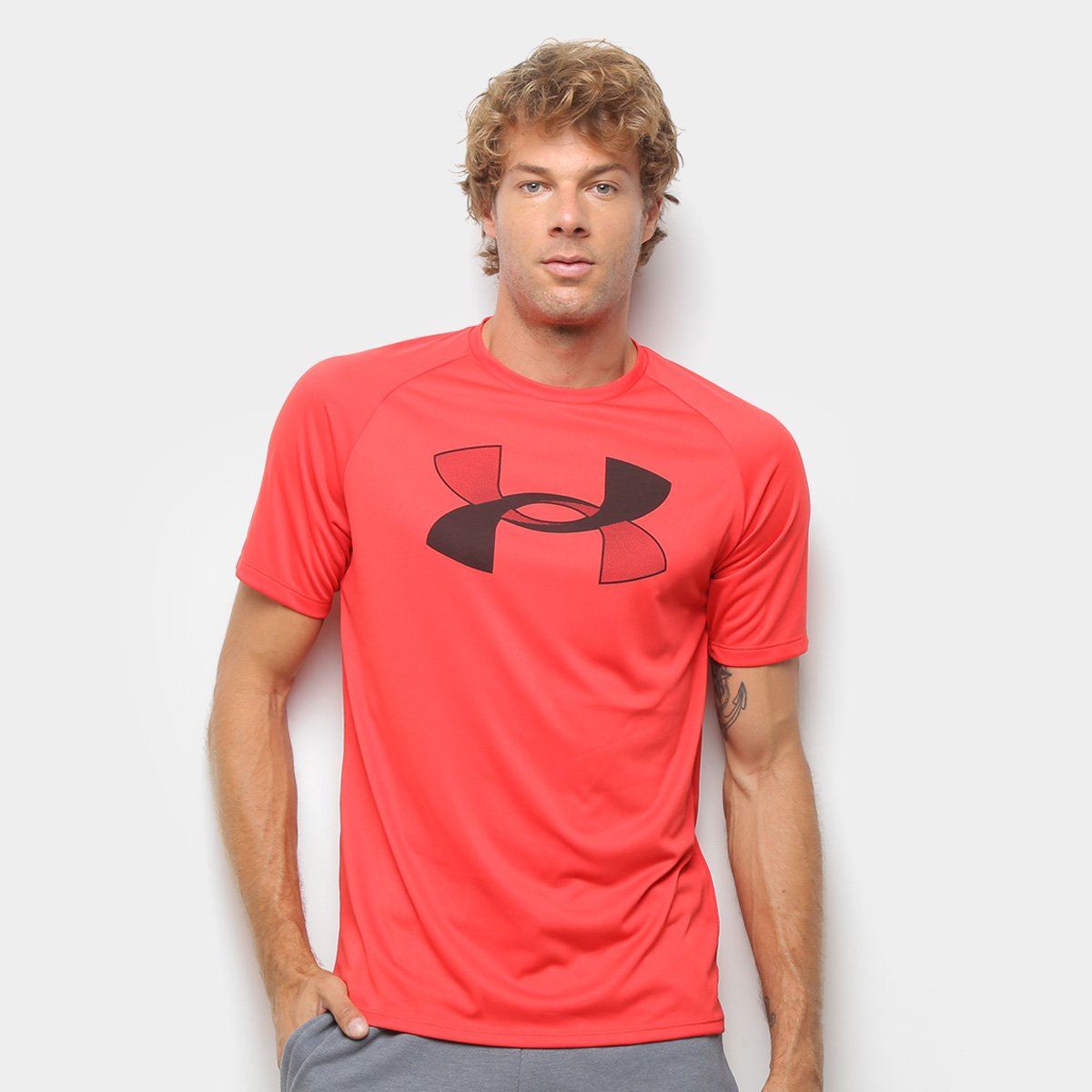 Camiseta Under Armour Graphic Masculina - Vermelho+Preto Menor preço em Camiseta Under Armour Graphic Masculina - Vermelho+Preto