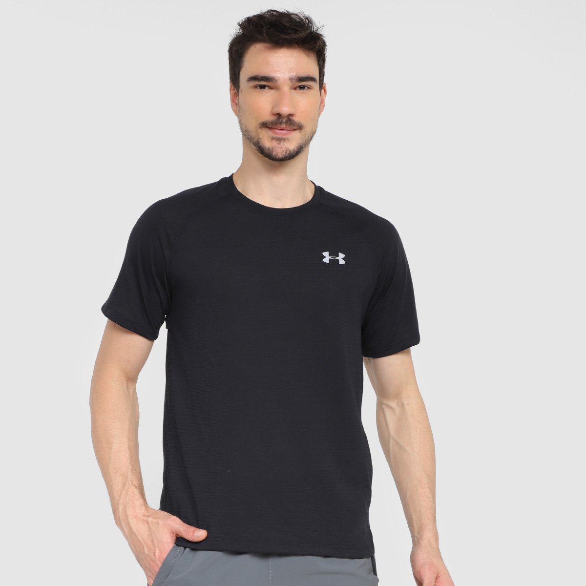 Camiseta Under Armour Streaker Run Masculina - Preto+Prata Menor preço em Camiseta Under Armour Streaker Run Masculina - Preto+Prata