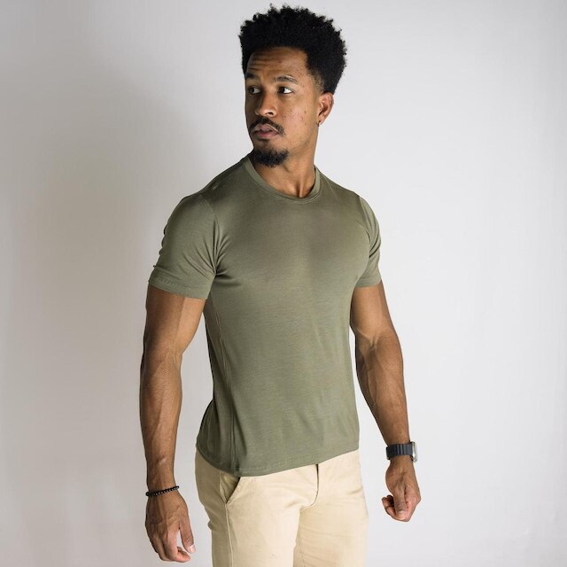 Camiseta VersatiOld Tech Modal Verde Militar