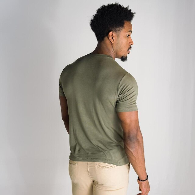 Camiseta VersatiOld Tech Modal Verde Militar