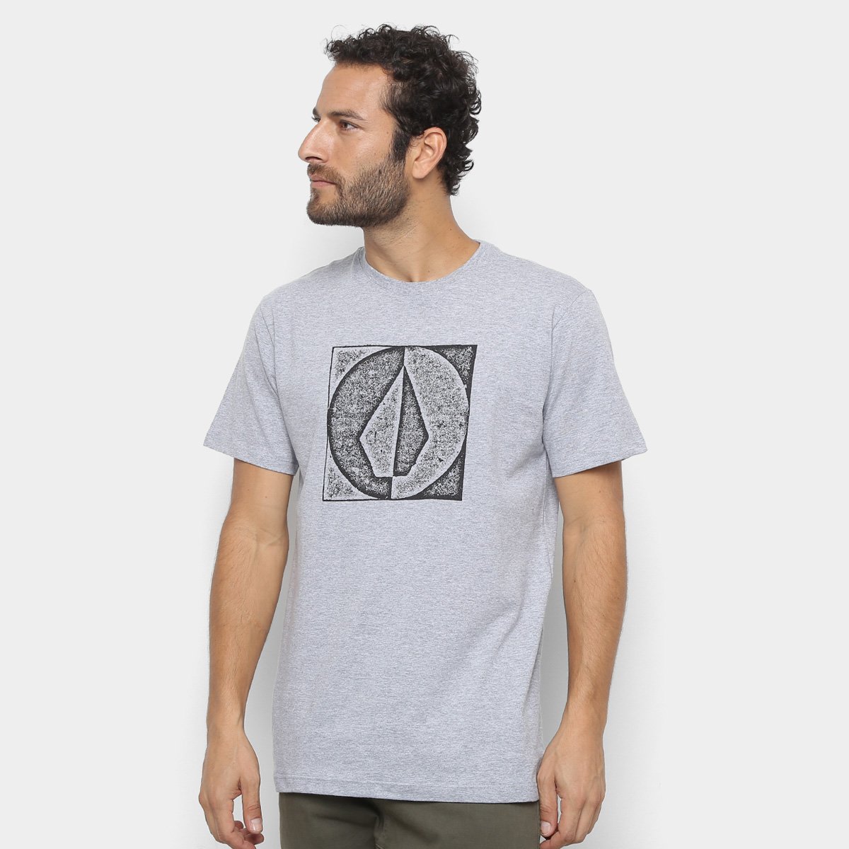Camiseta Volcom Silk Stamp Divide Masculina - Chumbo Menor preço em Camiseta Volcom Silk Stamp Divide Masculina - Chumbo