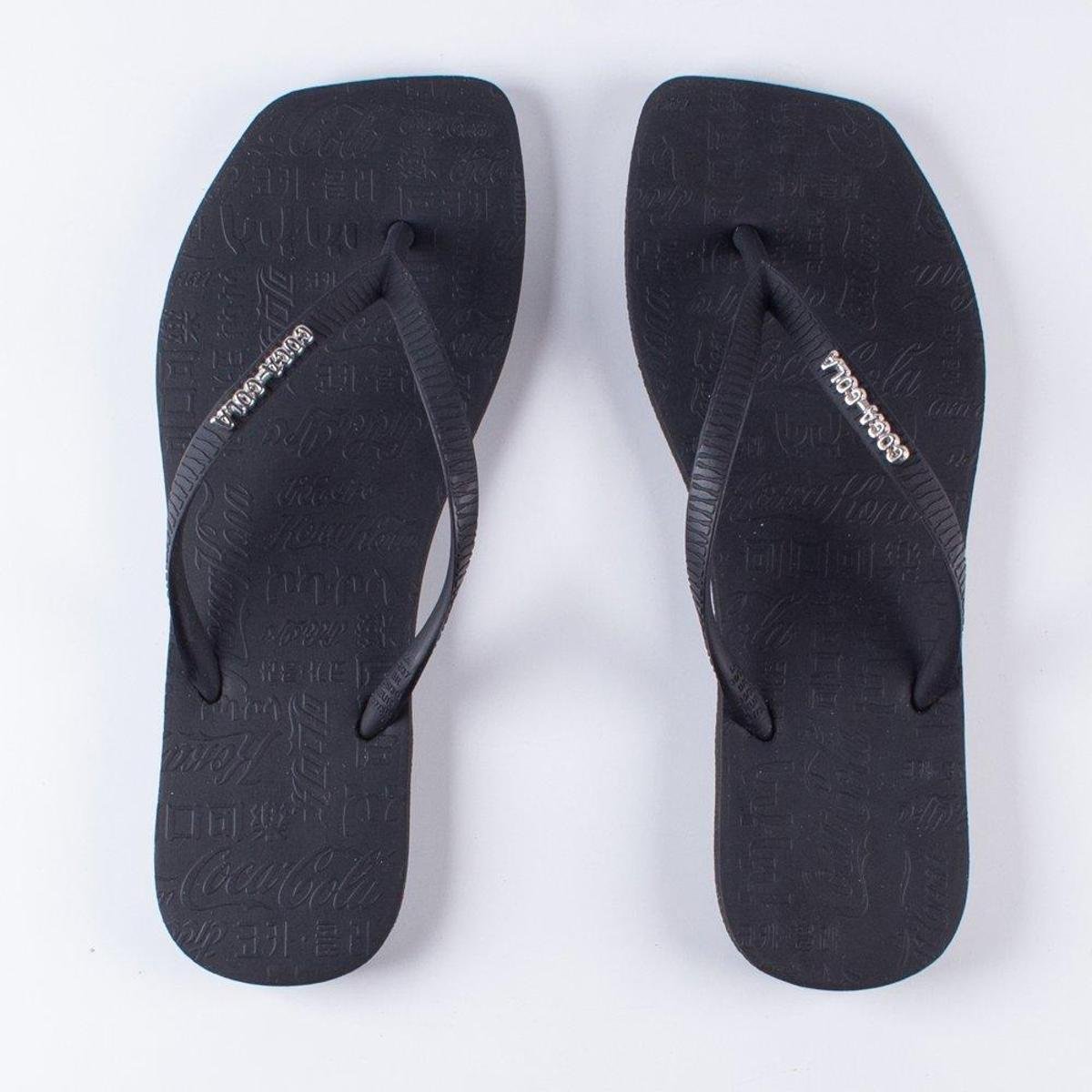 Chinelo Coca-Cola Shoes Square Sandal II Oliva - Preto Menor preço em Chinelo Coca-Cola Shoes Square Sandal II Oliva - Preto
