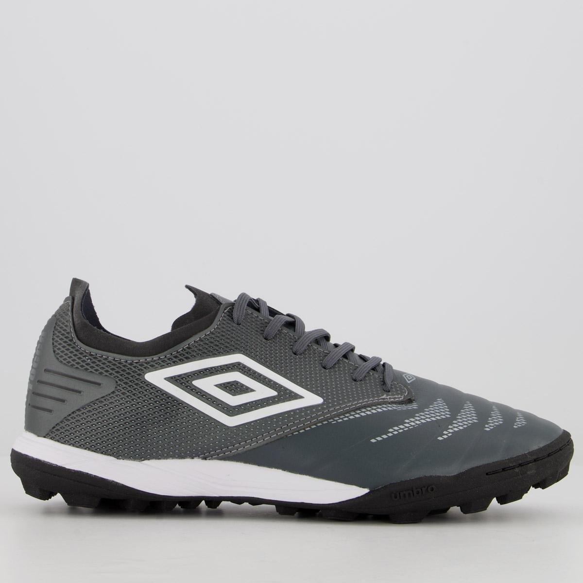 Chuteira Umbro Tocco Premier Society Cinza - Cinza Menor preço em Chuteira Umbro Tocco Premier Society Cinza - Cinza