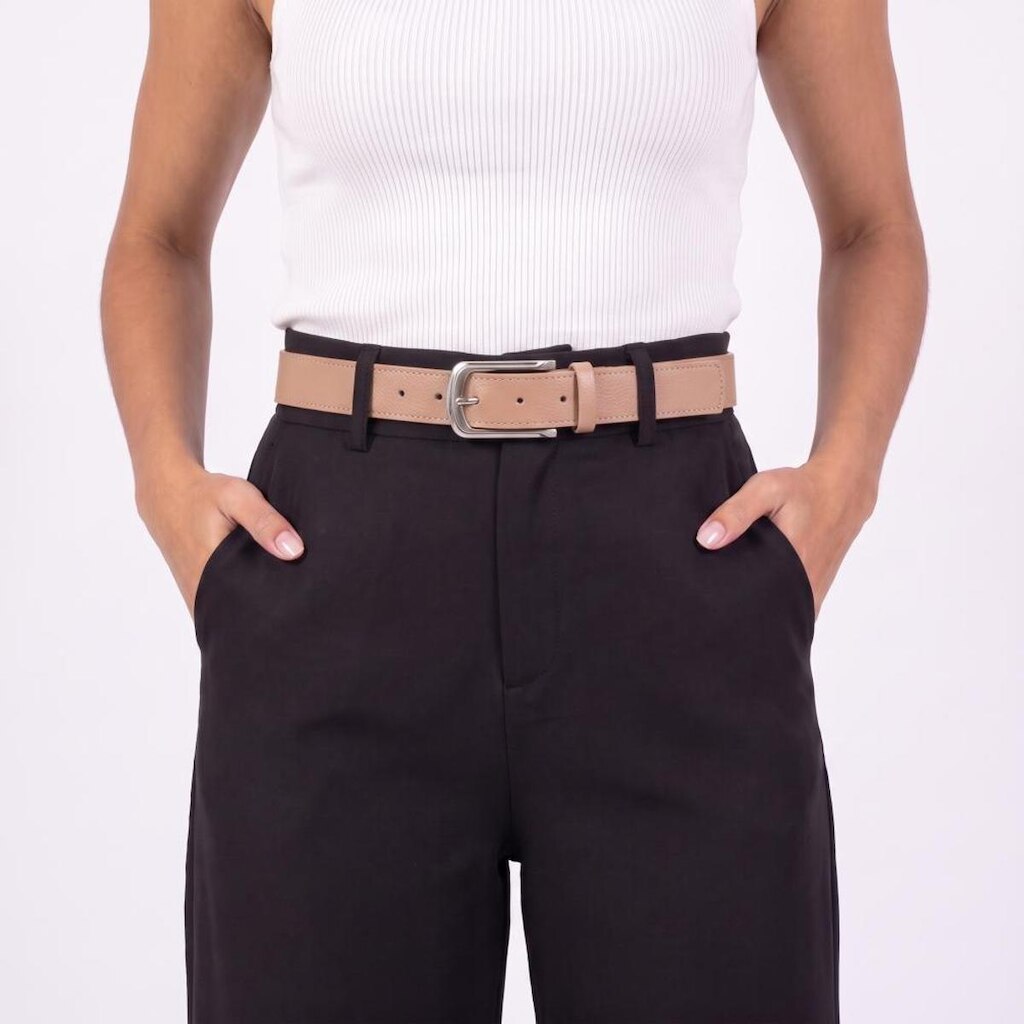 Cinto Feminino em Couro com Fivela Prateada