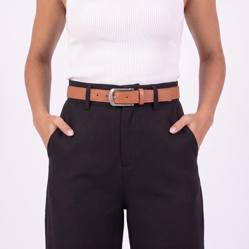 Cinto Feminino em Couro com Fivela Prateada