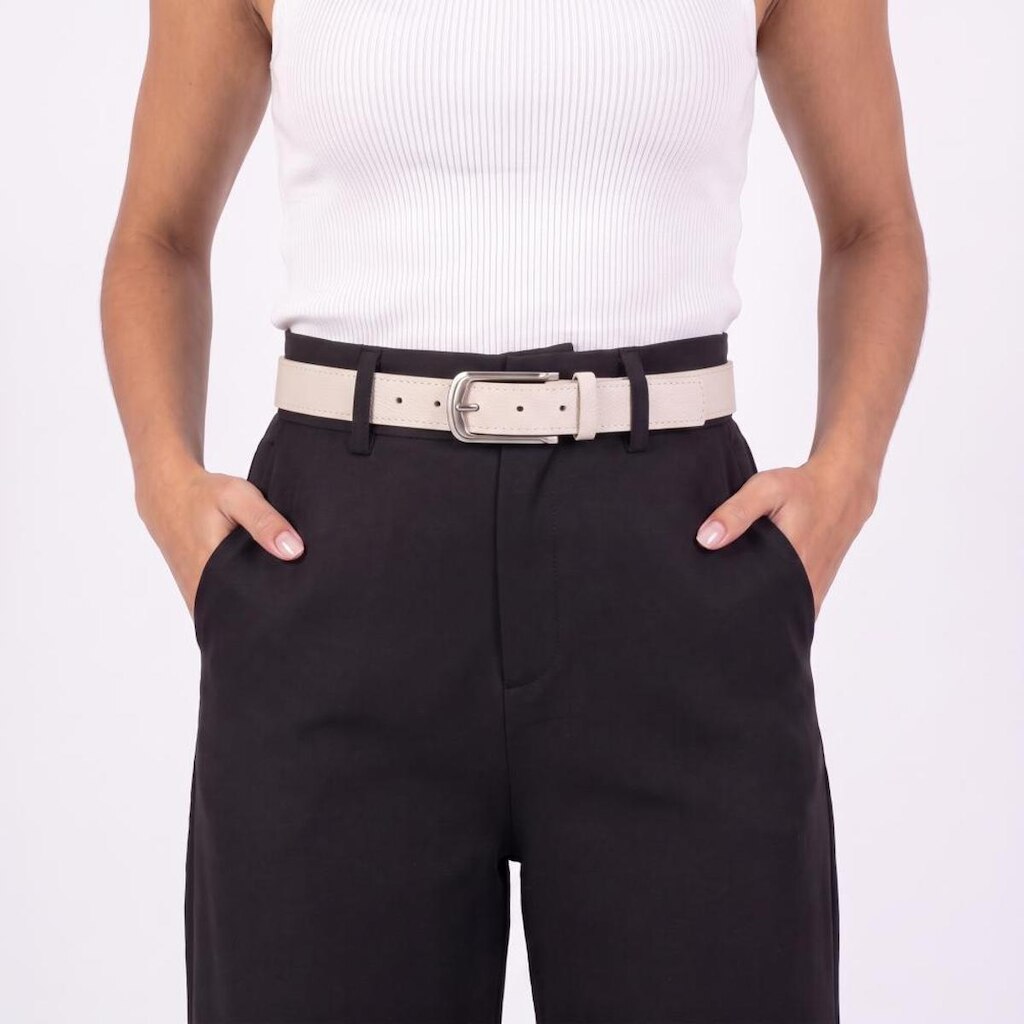 Cinto Feminino em Couro com Fivela Prateada