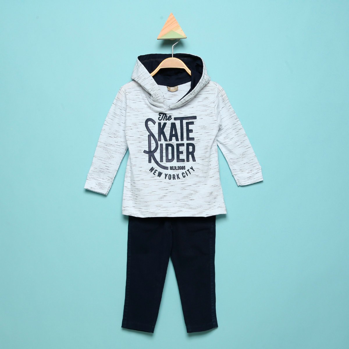 Conjunto Bebêl Milon Camiseta Manga Longa Jet E Calça Sarja Masculino - Branco é ruim? Conjunto Bebêl Milon Camiseta Manga Longa Jet E Calça Sarja Masculino - Branco é boa?