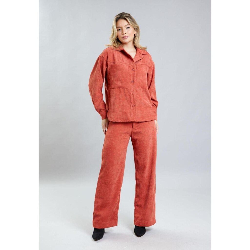 Conjunto Feminino em Cotelê Camisa e Calça Lemier Collection