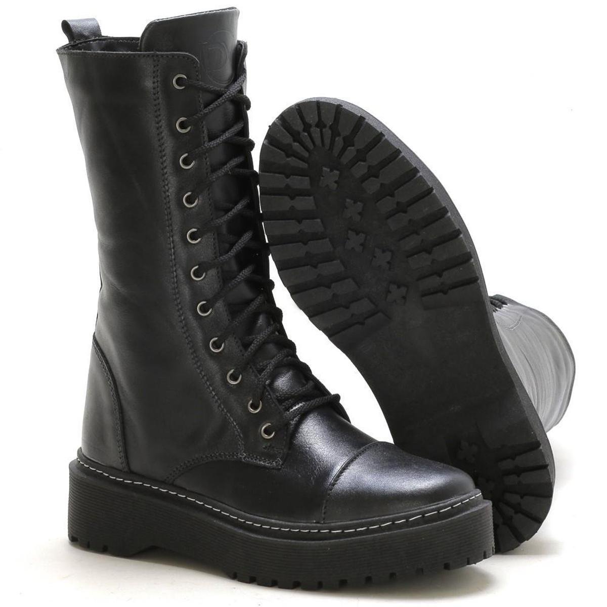 Coturno Feminino Tratorado Blogueira em Couro Dmdamando Cano Alto - Preto Menor preço em Coturno Feminino Tratorado Blogueira em Couro Dmdamando Cano Alto - Preto