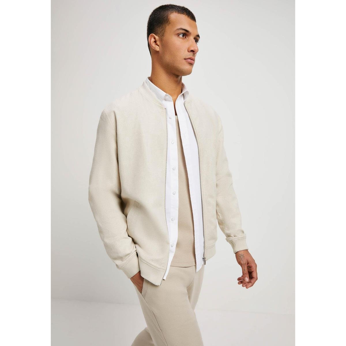 Jaqueta Bomber Em Linho Masculina Menor preço em Jaqueta Bomber Em Linho Masculina