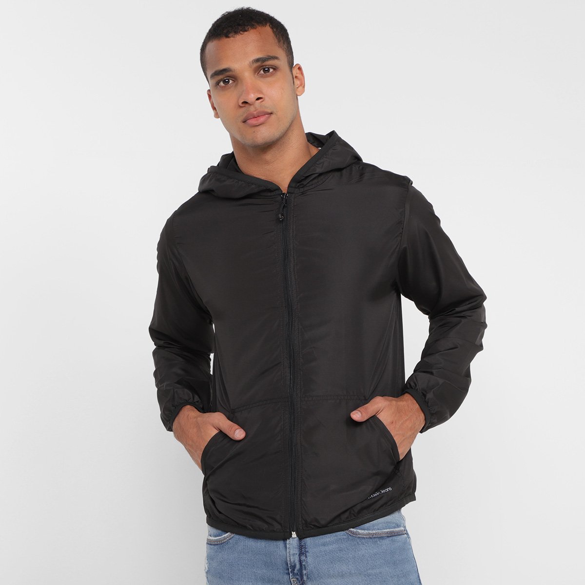 Jaqueta Calvin Klein Corta Vento Com Bolso E Capuz Masculina - Preto Menor preço em Jaqueta Calvin Klein Corta Vento Com Bolso E Capuz Masculina - Preto