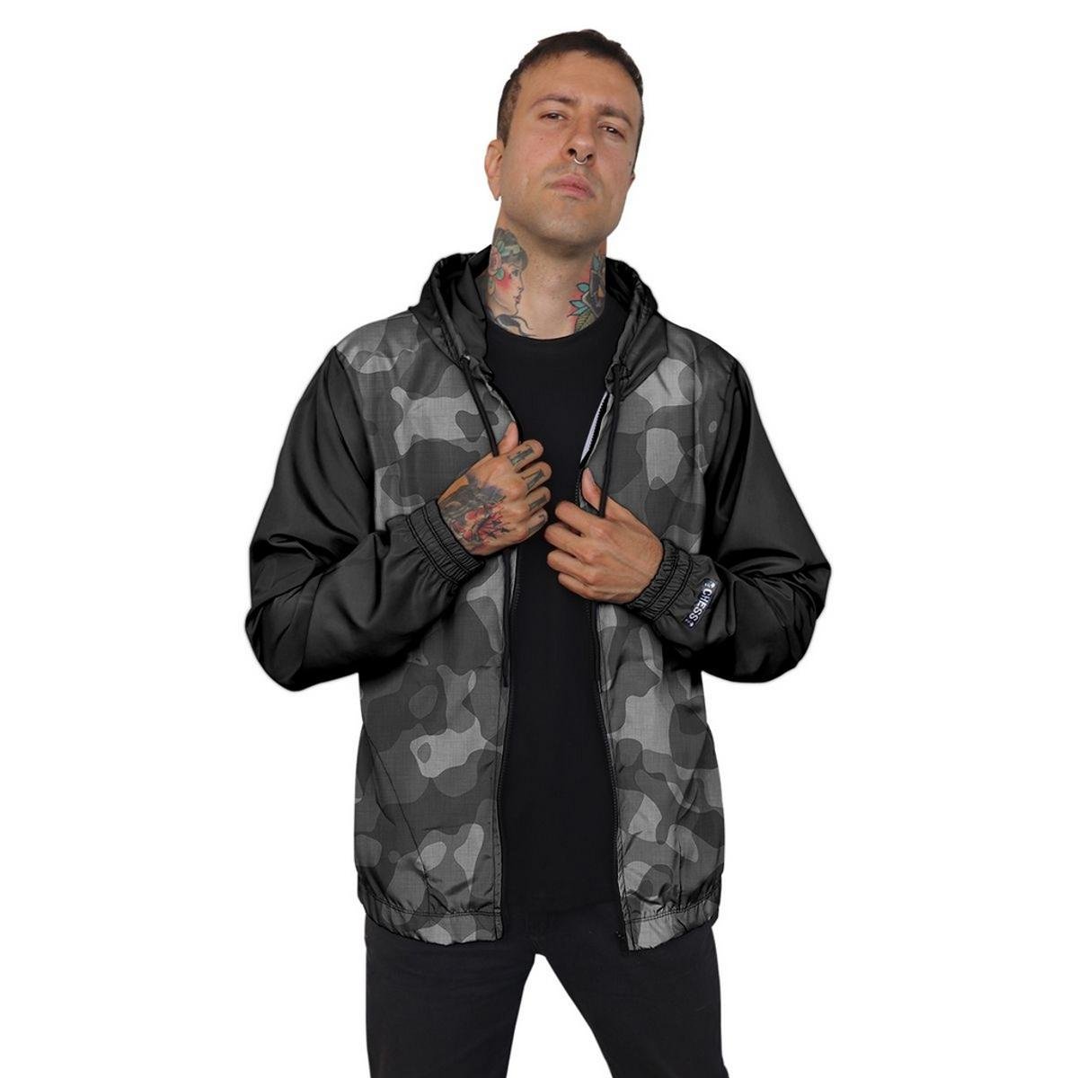 Jaqueta Corta Vento Chess Clothing Camuflado Masculino - Cinza+Preto Menor preço em Jaqueta Corta Vento Chess Clothing Camuflado Masculino - Cinza+Preto