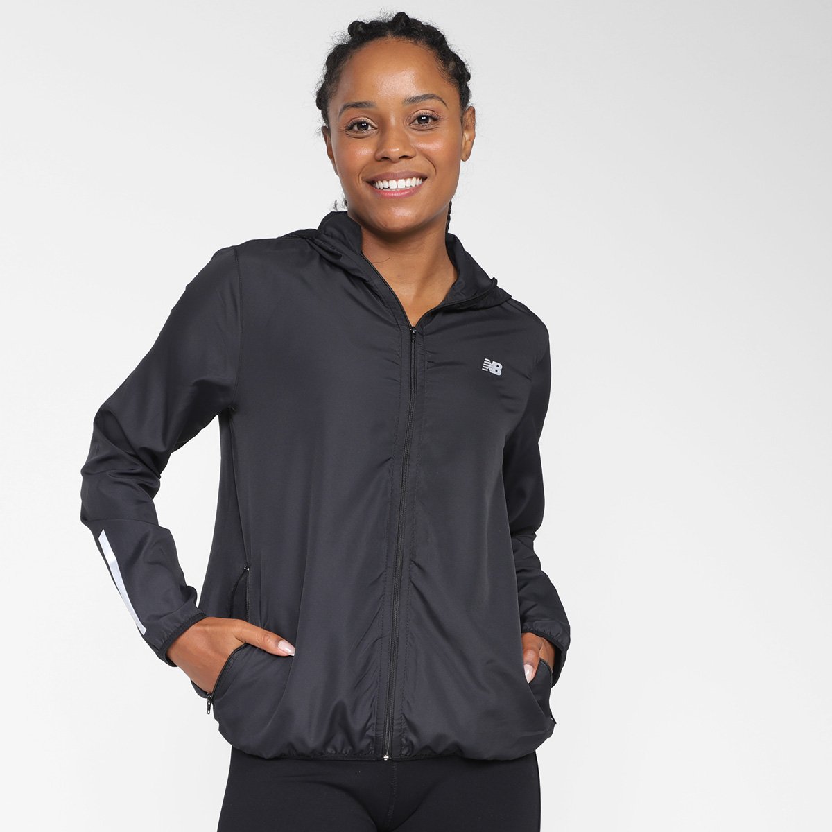 Jaqueta Corta Vento New Balance Classic Feminina - Grafite Menor preço em Jaqueta Corta Vento New Balance Classic Feminina - Grafite