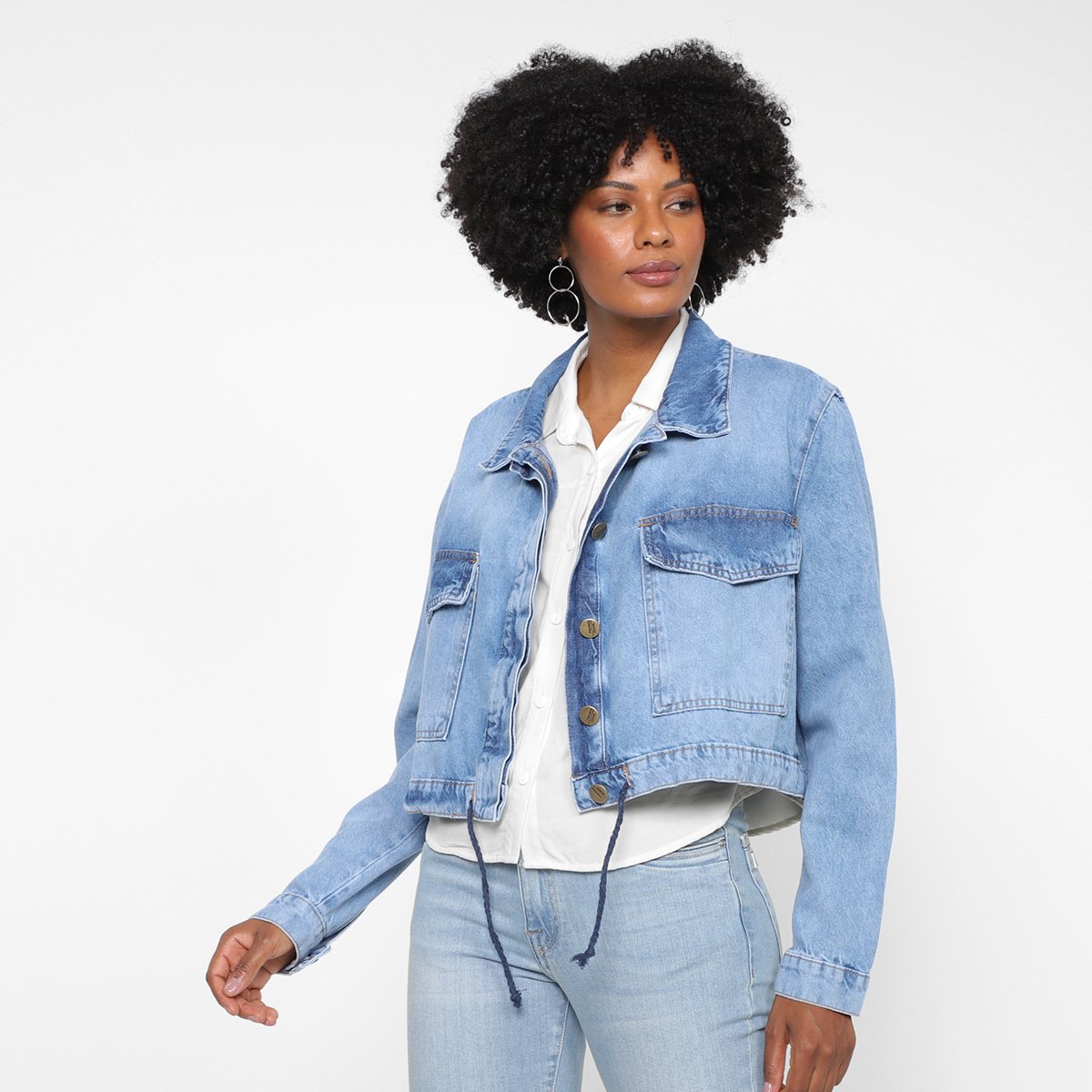 Jaqueta Jeans Denim Cropped Estonada Feminina - Azul Claro Menor preço em Jaqueta Jeans Denim Cropped Estonada Feminina - Azul Claro