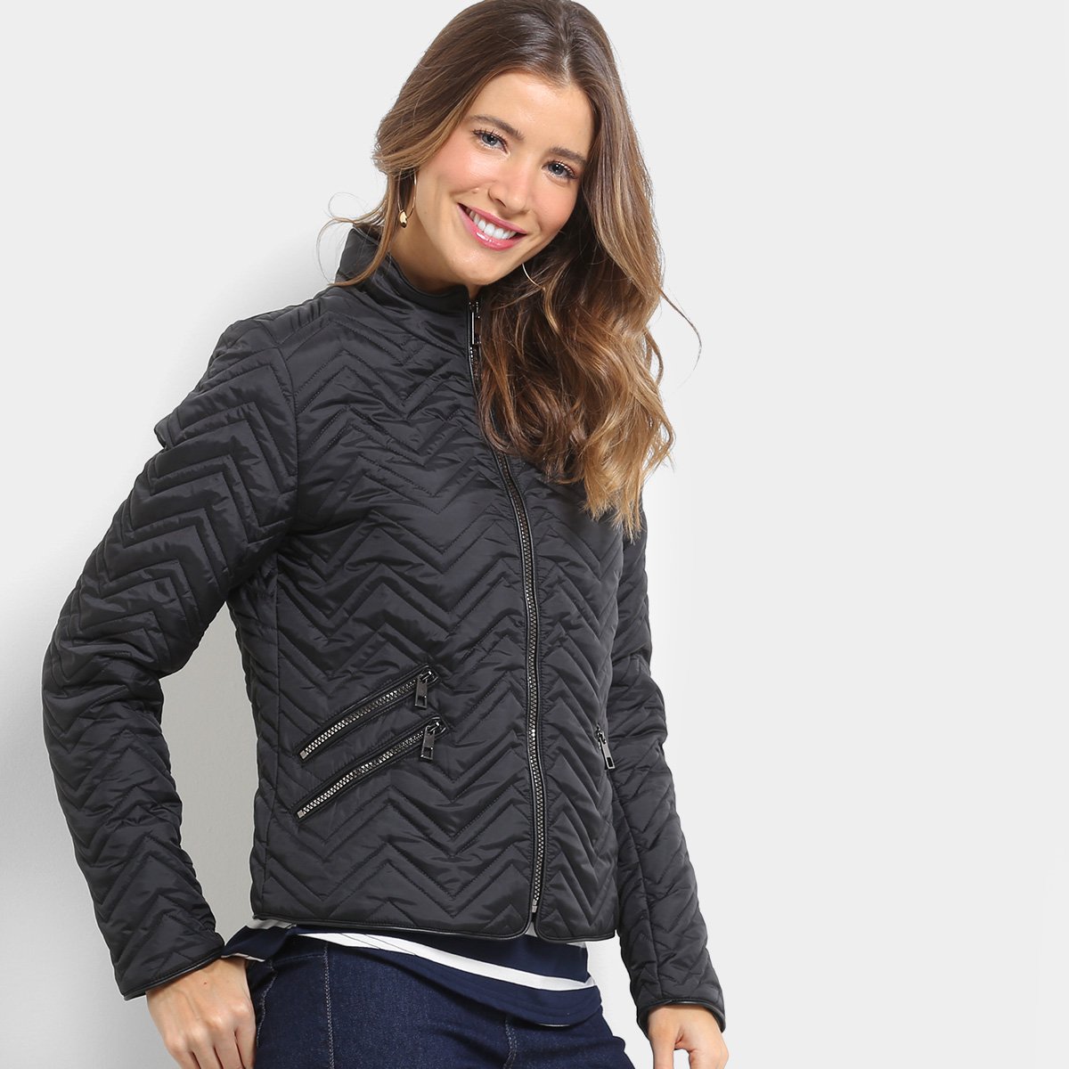 Jaqueta Queen's Matelassê Feminina - Preto Menor preço em Jaqueta Queen's Matelassê Feminina - Preto