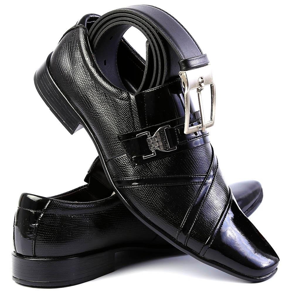 sapato preto brilhoso