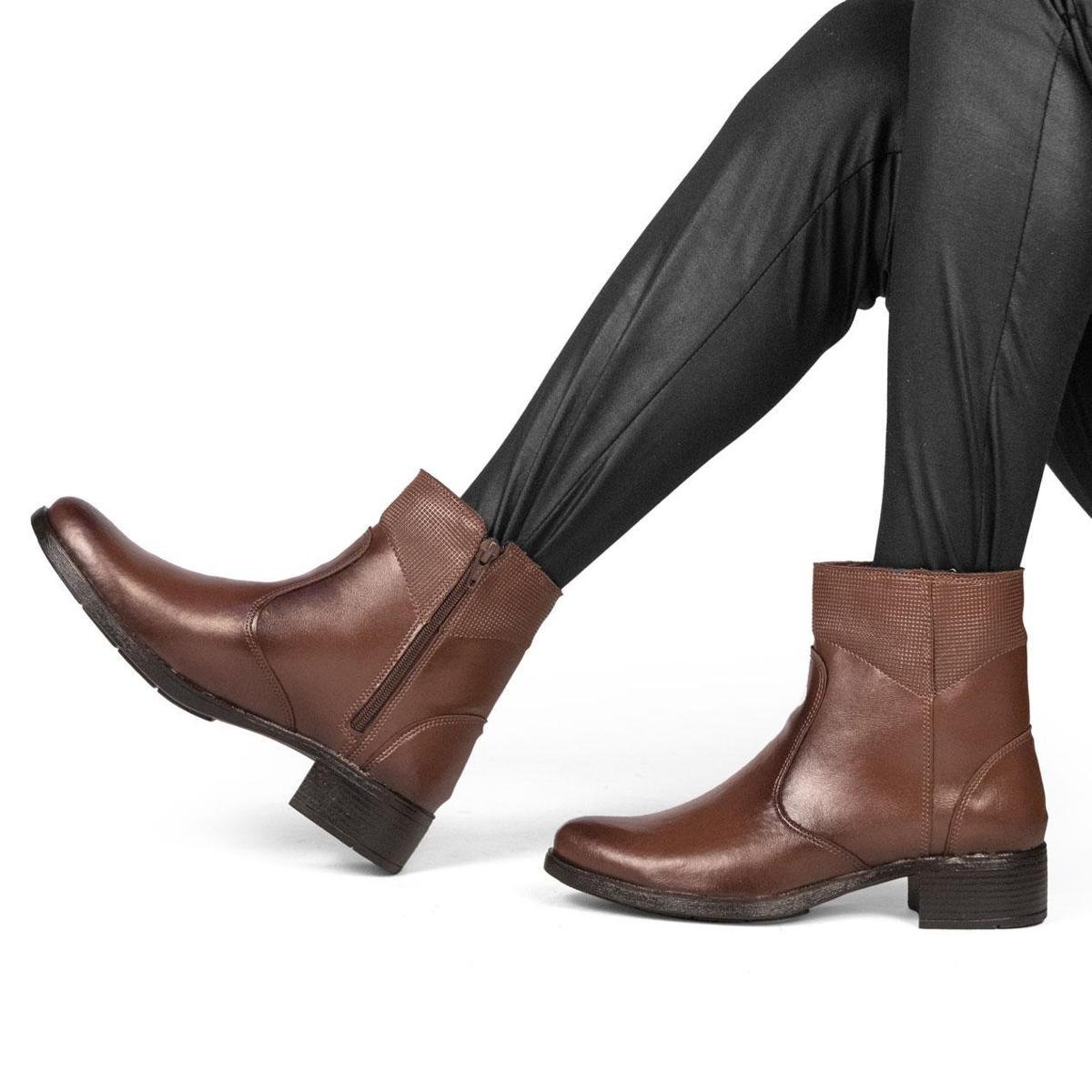 Linda Bota Coturno Feminina Cano Curto Solado Antiderrapante - Marrom Menor preço em Linda Bota Coturno Feminina Cano Curto Solado Antiderrapante - Marrom