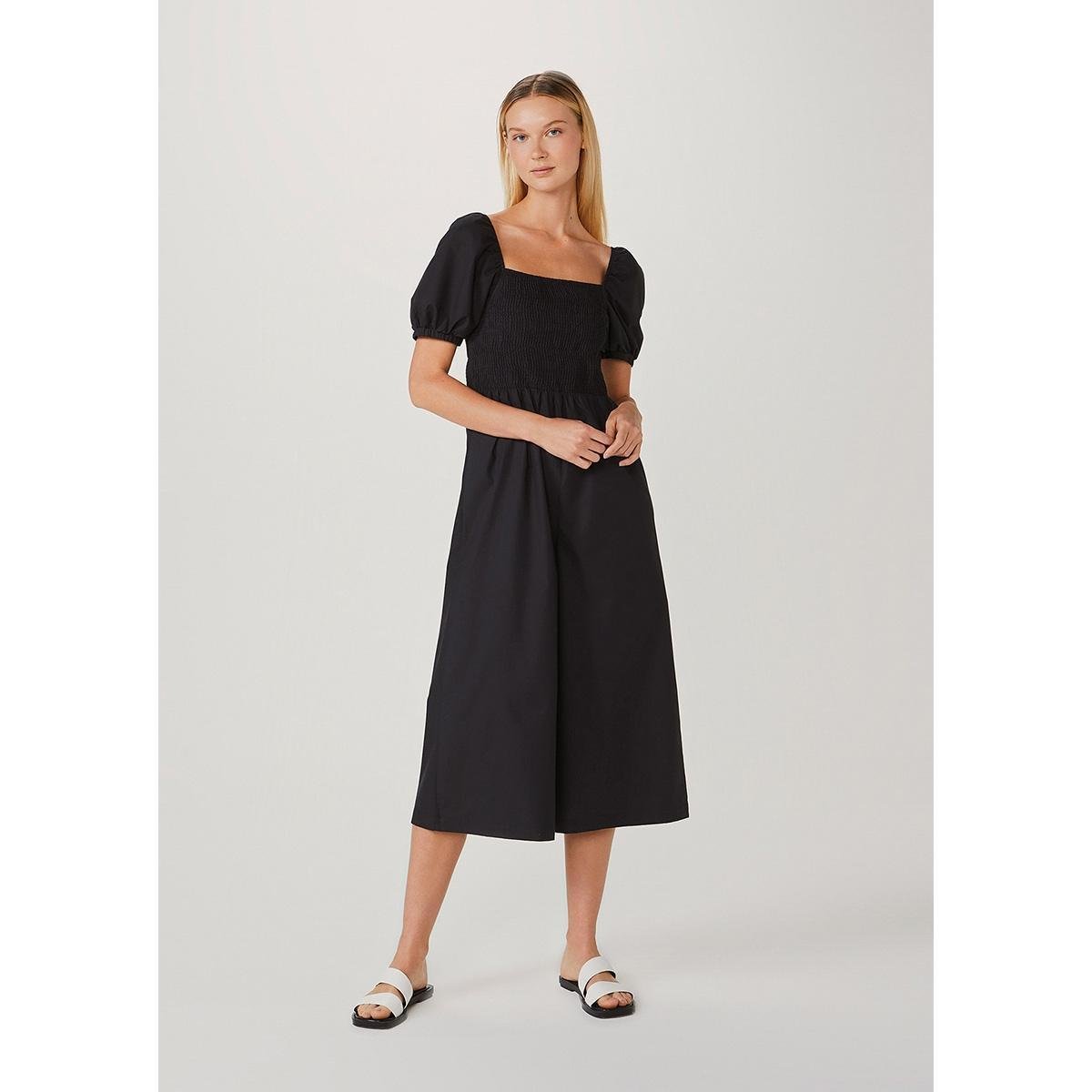 Macacão Pantacourt Com Mangas Bufantes Feminino - Preto Menor preço em Macacão Pantacourt Com Mangas Bufantes Feminino - Preto