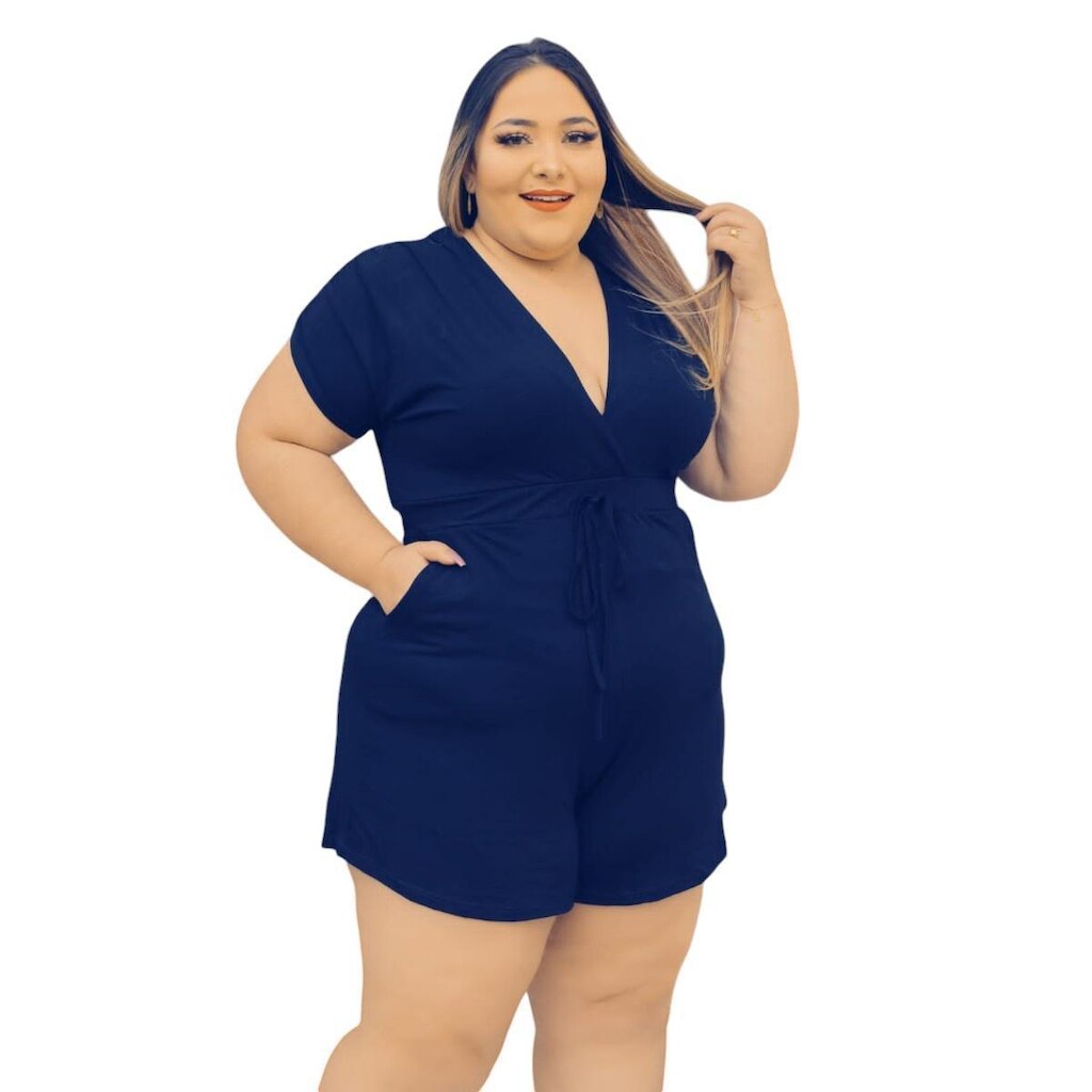Macaquinho Plus Size Decote em V com Bolso