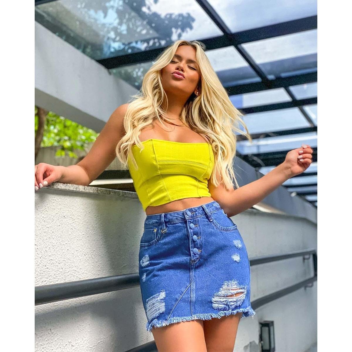 Mini-Saia Jeans Feminina Média com Botões Revestidos 21438 Média Consciência - Jeans Menor preço em Mini-Saia Jeans Feminina Média com Botões Revestidos 21438 Média Consciência - Jeans