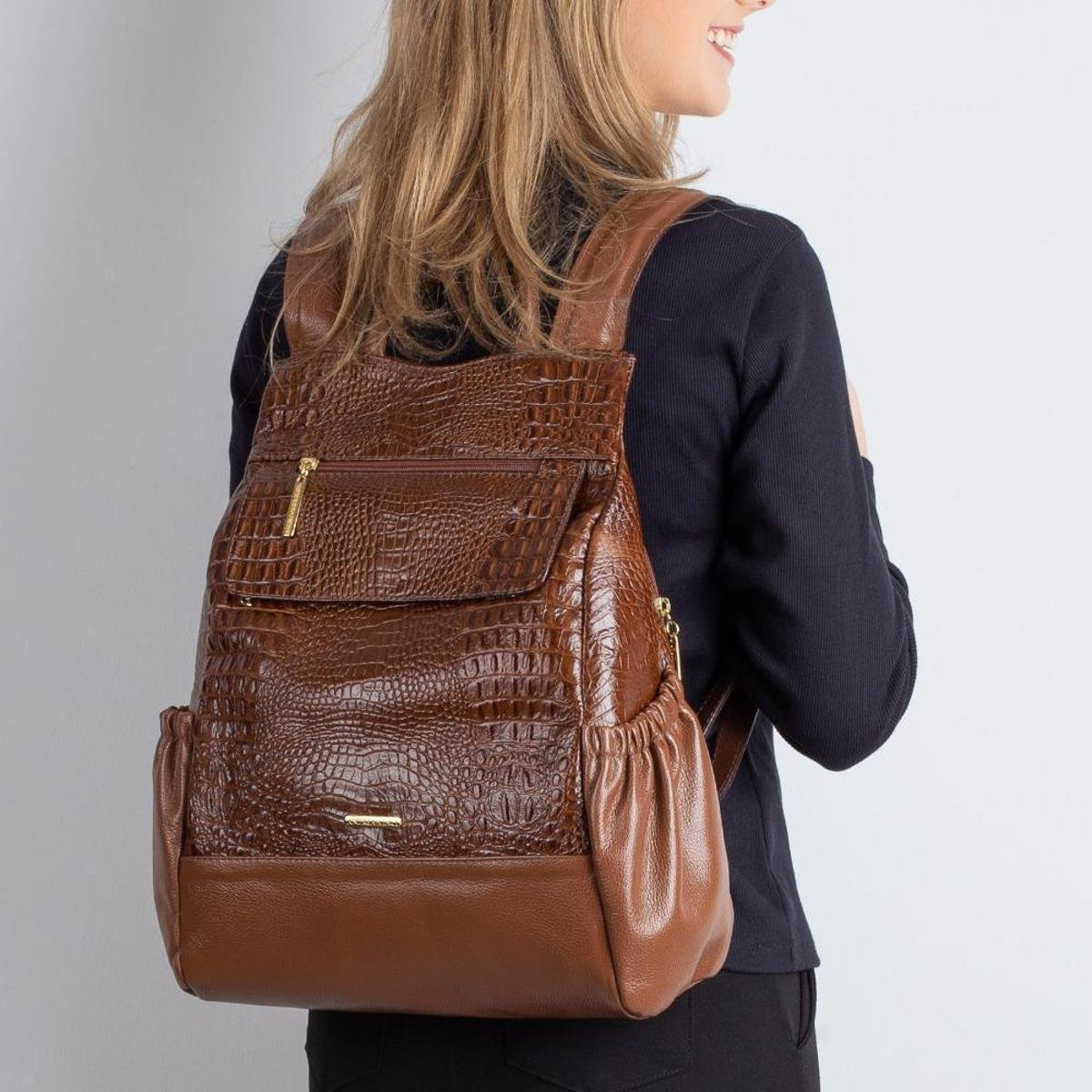 Mochila antifurto de couro croco feminina Suelen Menor preço em Mochila antifurto de couro croco feminina Suelen