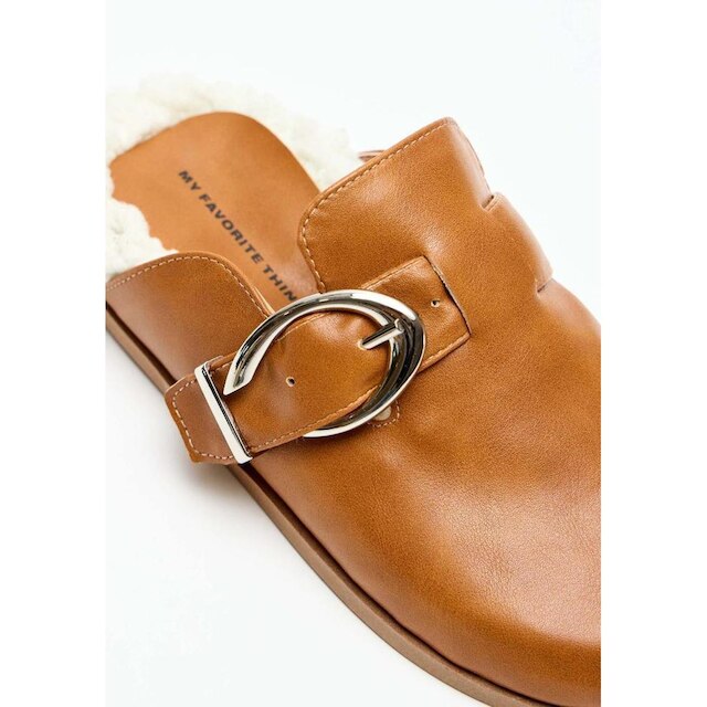 Mule Com Fivela E Pelo