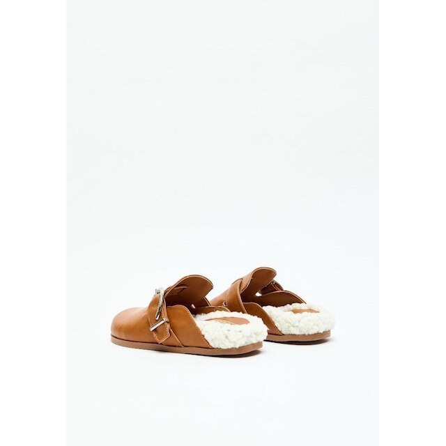 Mule Com Fivela E Pelo