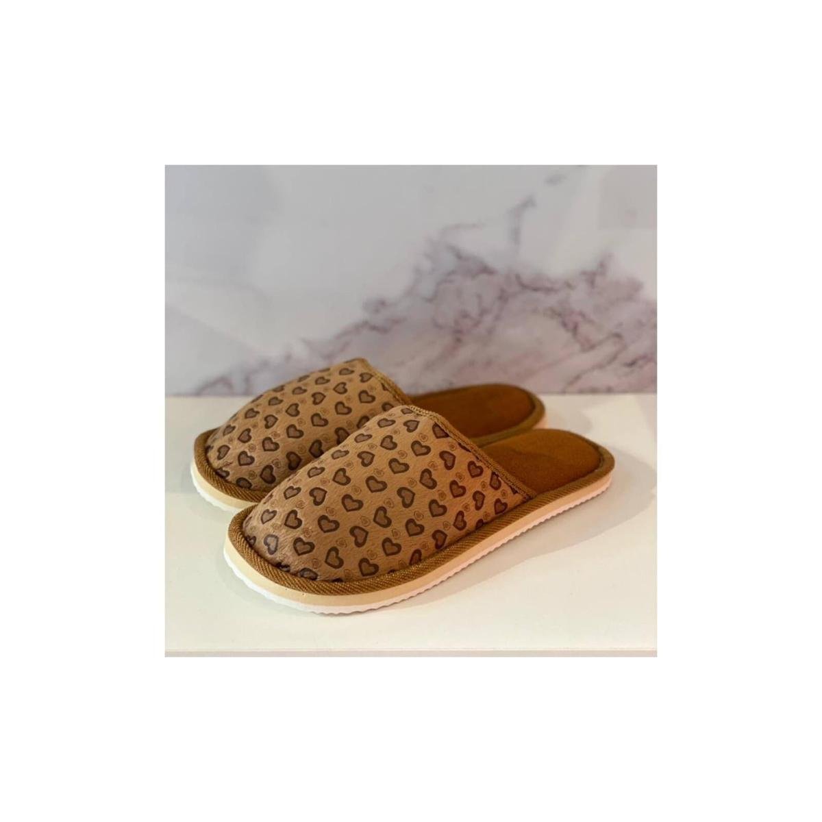 Pantufa Feminina com Bordado de Coração Pink - Caramelo é ruim? Pantufa Feminina com Bordado de Coração Pink - Caramelo é boa?