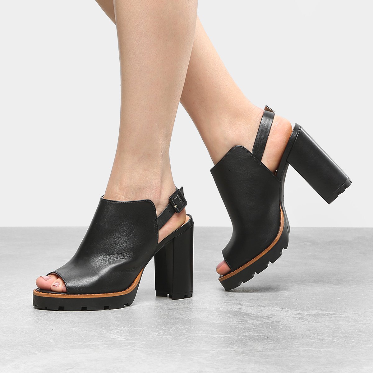 Peep Toe Couro Carrano Tratorado Salto Grosso Feminino - Preto | Zattini