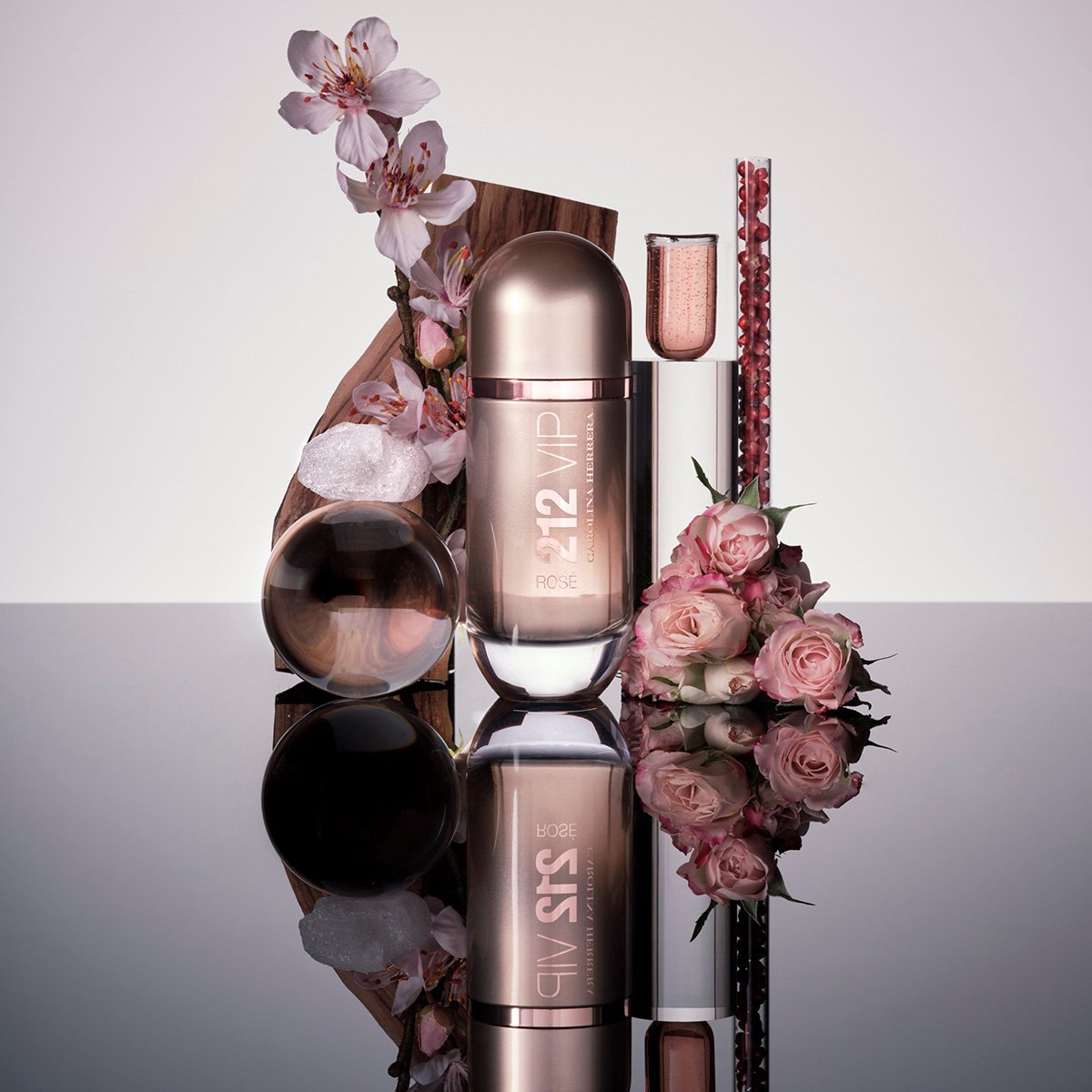carolina herrera 212 vip rose 30ml
