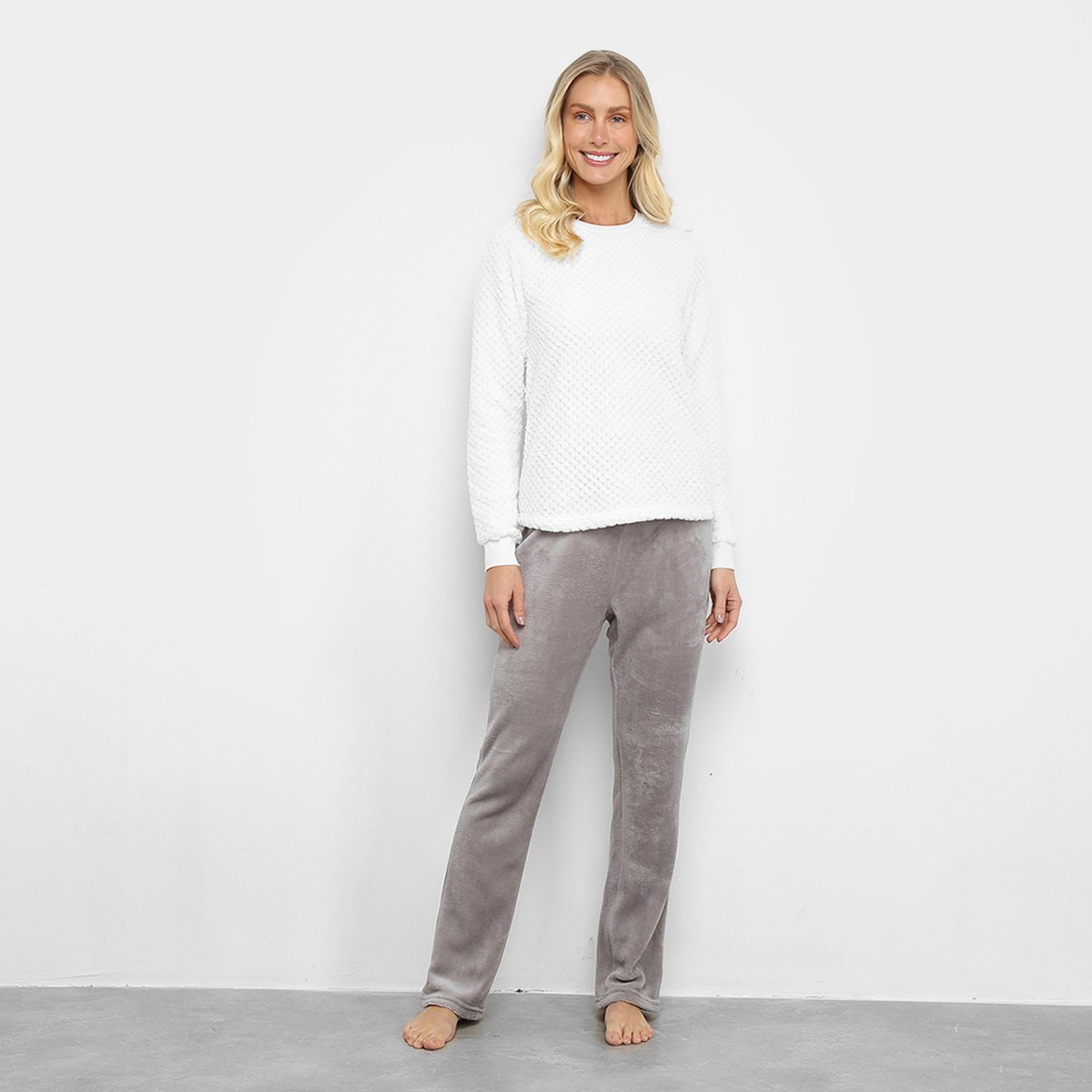 Pijama Hering Longo Plush Maquinetado Feminino - Bege | Zattini