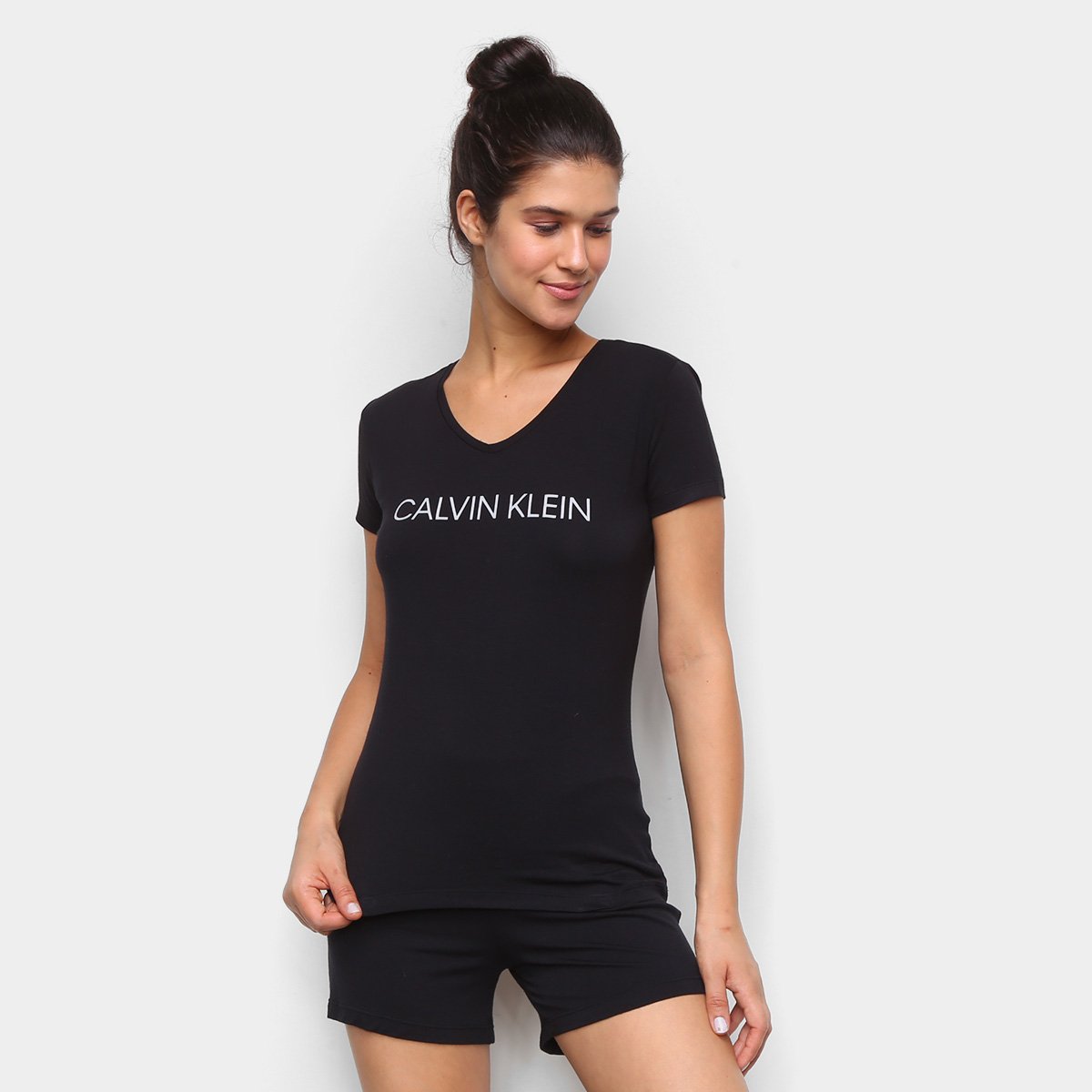 Pijama Short Doll Calvin Klein Gola V Feminino - Preto Menor preço em Pijama Short Doll Calvin Klein Gola V Feminino - Preto