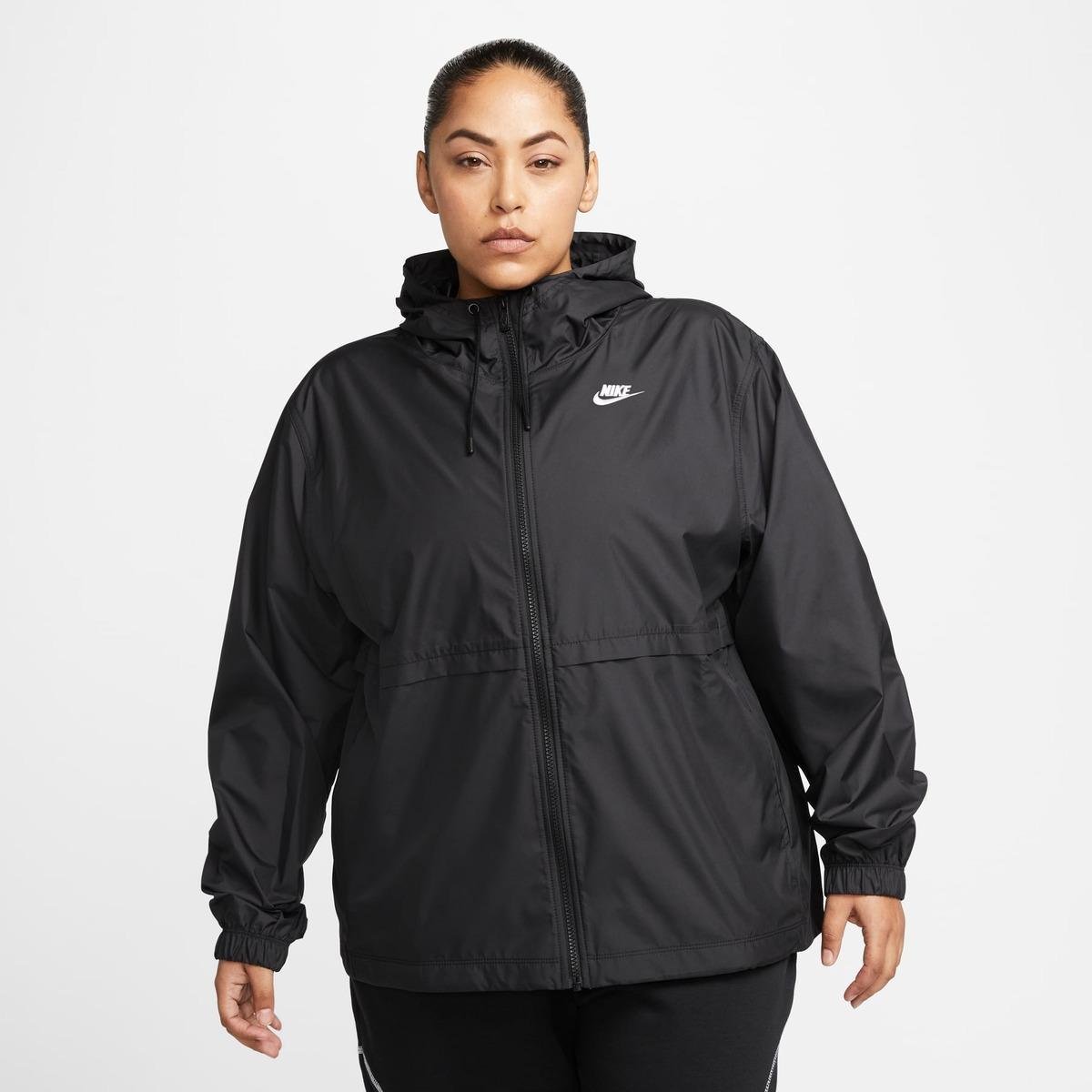 Plus Size - Jaqueta Nike Sportswear Essential Repel Feminina - Preto+Branco Menor preço em Plus Size - Jaqueta Nike Sportswear Essential Repel Feminina - Preto+Branco
